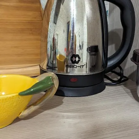 Bed & Breakfast Apple Lemonade *